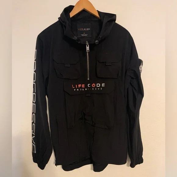 LIFE CODE
J03. BLACK PULLOVER WINDBREAKER
Like New Condition - Picture 5 of 10